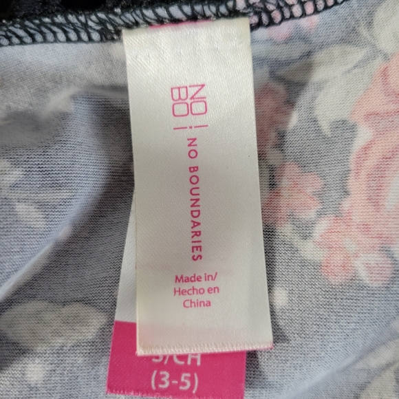 Womans no boundaries Floral and Black Knit top Tie front Lace Back Size Small - Picture 11 of 13